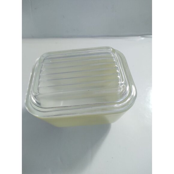 Collectible Pyrex Lidded Yellow Refrigerator Dish 501 1 1/2 cup - Picture 11 of 12